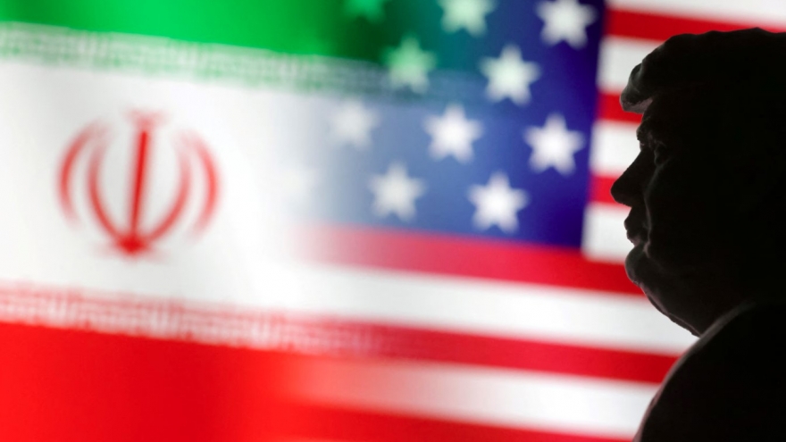 Ông Trump muốn dỡ bỏ lệnh trừng phạt Iran vào đúng thời điểm